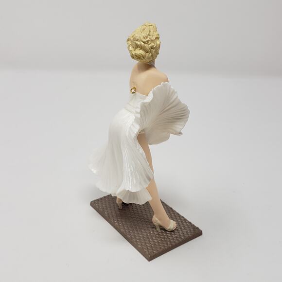 1998 Hallmark Marilyn Monroe #2 Handcrafted Keepsake Holiday Christmas Ornament - Picture 7 of 10